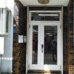 大阪府守口市金田町<br />税理士法人平尾&パートナーズ上田事務所様<br />ドアガラスにシート文字貼り