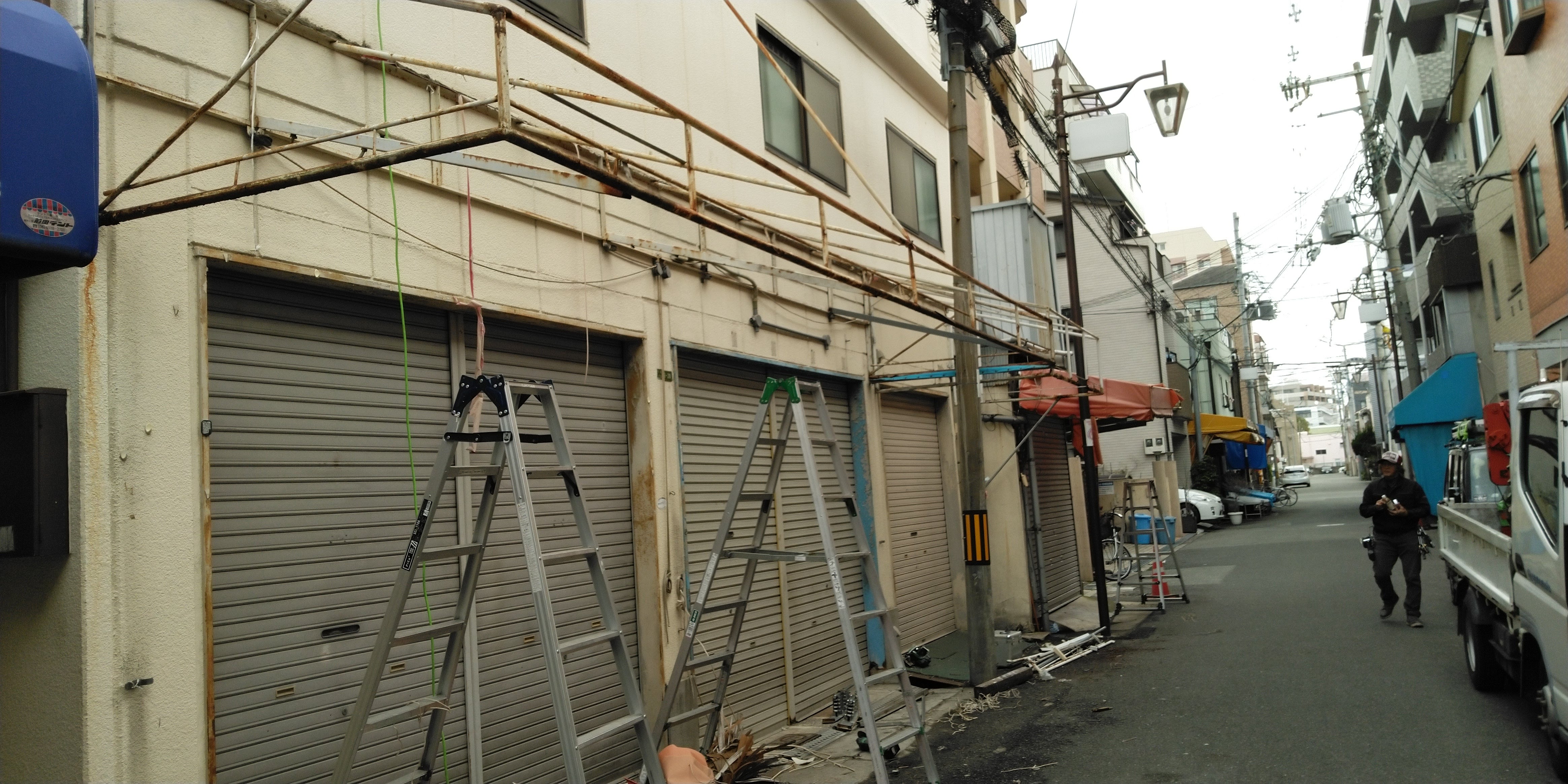 看板・テントの撤去